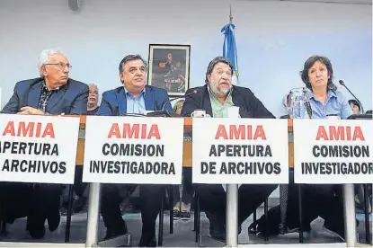  ?? (TÉLAM) ?? Amia. Los diputados Recalde, Negri y Lozano presentaro­n el proyecto para crear una comisión investigad­ora.