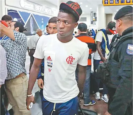  ??  ?? Em seu primeiro jogo em Libertador­es, no Equador, Vinicius Junior se tornou o herói com dois gols