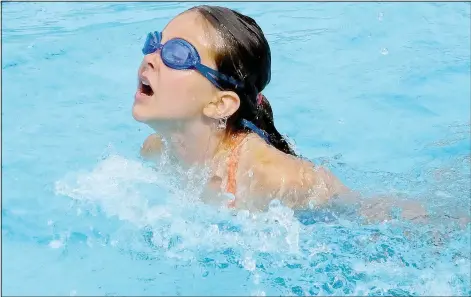  ?? (NWA Democrat-Gazette/Lynn Atkins) ?? A girl comes up for air during a swim team practice session at the Kingsdale pool in Bella Vista.