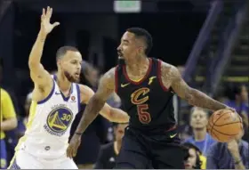  ?? MARCIO JOSE SANCHEZ — THE ASSOCIATED PRESS ?? Cleveland Cavaliers guard J.R. Smith (5) is defended by Golden State Warriors guard Stephen Curry (30) during the first half of Game 1 of the NBA Finals in Oakland on Thursday.