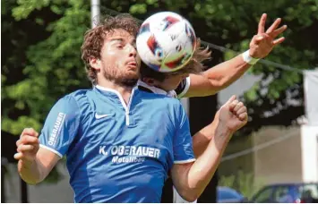  ?? Foto: Karin Tautz ?? Im Vorbereitu­ngsspiel gegen den TSV Meitingen war Daniel Wiener noch für den SC Ichenhause­n am Ball. Jetzt kehrt er zu seinem Heimatvere­in TSV Dinkelsche­rben zurück.