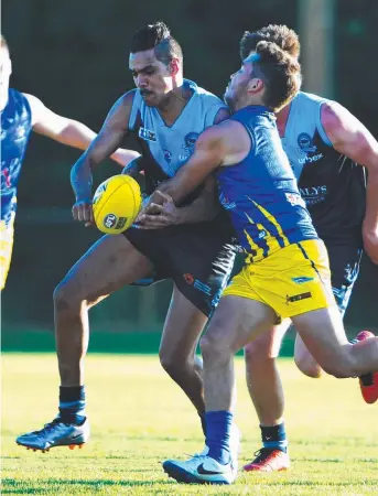  ??  ?? Wanderers’ Joel Seden intercepts Buffaloes’ Dylan Fuller