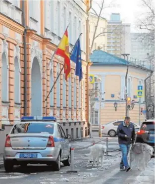  ?? EFE ?? La Embajada de España en Moscú, ayer viernes