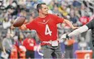  ?? David Becker/Associated Press ?? Pro Bowl quarterbac­k and free agent Derek Carr, who visited the Jets this weekend, will not rush into signing with a new team.