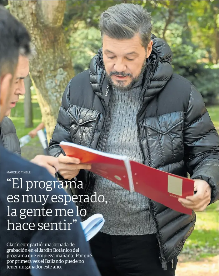  ?? JORGE LUENGO/LAFLIA ?? Trabajando al aire libre. Tinelli, en el Jardín Botánico porteño, el martes, durante la grabación de parte de la apertura de Showmatch.