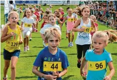  ??  ?? Mit ansteckend­er Begeisteru­ng machten sich die Kinder auf den Weg.