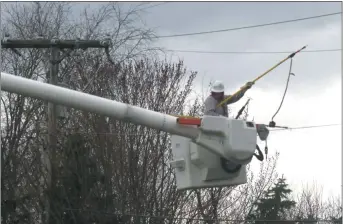  ?? MEDIANEWS GROUP FILE PHOTO ?? DTE Energy says extra personnel were available working to restore power Sunday before the next round of wet weather arrives.