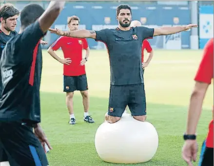  ?? FCB ?? Luis Suárez, durante un ejercicio en la primera sesión preparator­ia del Barcelona