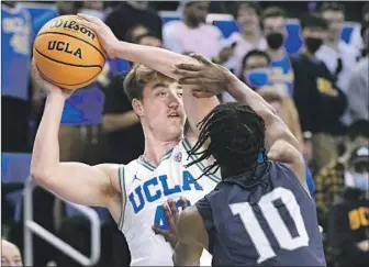  ?? Wally Skalij Los Angeles Times ?? UCLA’S RUSSELL STONG, who has played a total of 24 minutes in four years and never more than three minutes in one game, recently participat­ed against Northern Florida at Pauley Pavilion.