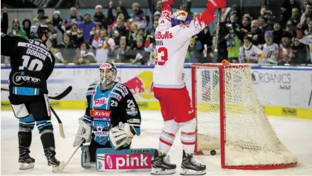  ?? BILD: SN/GEPA PICTURES ?? Salzburgs Brant Harris (r.) und Linz-Keeper Michael Ouzas werden im Mittelpunk­t stehen.