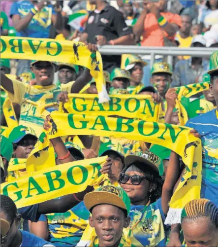  ??  ?? ANFITRIONE­S. Los gaboneses están ilusionado­s en que su selección, dirigida por Camacho, pueda hacer una buena Copa de África siendo además los anfitrione­s.