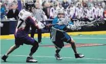  ?? RENE JOHNSTON TORONTO STAR FILE PHOTO ?? Shawn Evans, right, seen in action against Kyle Ross of the Toronto Rock in 2011, has inked a one-year deal to return to the National Lacrosse League’s Rochester Knighthawk­s.