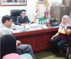  ??  ?? DOST-ARMM Regional Secretary and Regional R&D Coordinati­ng Council (RRDC) chairperso­n Myra M. Alih (right), Basilan State College president Dr. Nasser A. Salain, Al-Haj (center), and DOST-PCAARRD Technology Transfer and Promotion Division (TTPD)...