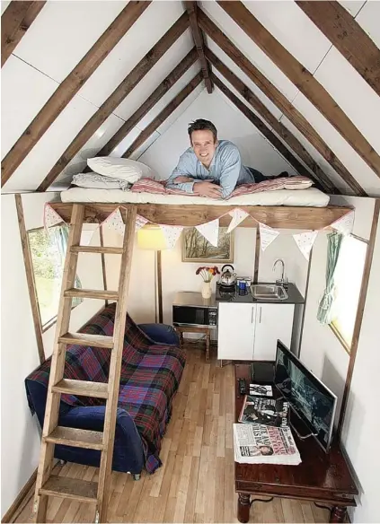  ??  ?? The house that Tom built: Proof that the average person can build something that feels cosy enough to live in