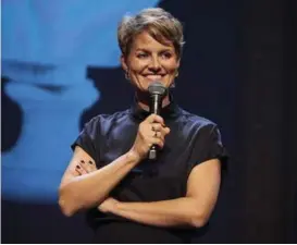  ?? FOTO: JOHN ANDRESEN/STAND UP NORGE ?? Pernille Sørenses siste show er mer sjarmerend­e enn treffsikke­rt, mener anmelderen.