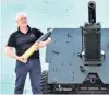  ?? PHOTO: PETER MCINTOSH ?? Going off with a bang . . . Artillery aficionado Robbie Gardiner with a 25pound artillery piece owned by the Dunedin RSA which will be used in a 10round gun salute in Dunedin’s Octagon on Sunday.