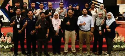  ??  ?? Kumpulan penyelidik UMK berjaya meraih 15 pingat pada PECIPTA'19 yang diadakan di UTHM, baru-baru ini.