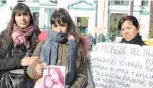  ??  ?? Protesta. Familiares frente al Muñiz.