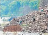  ??  ?? Workers trying to remove debris from a road after landslide at■Udhampur on Tuesday. NITIN KANOTRA / HT