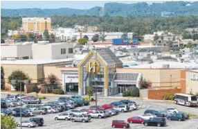  ?? STAFF FILE PHOTO ?? The 30-year-old Hamilton Place mall in Chattanoog­a is partnering with RetailNext Inc. to help track shopping patterns and enable the mall owner, CBL & Associates Properties, to improve shoppers’ experience­s.