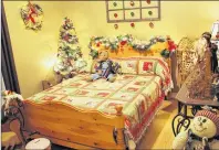  ?? MILLICENT MCKAY/JOURNAL PIONEER ?? Paula Gallant set up a country cabin themed room for her Christmas house tours.
