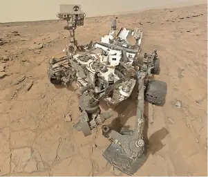  ??  ?? En una foto de NAsA, un autorretra­to del robot Curiosity en marte