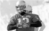  ?? BILL SIKES/ASSOCIATED PRESS ?? Patriots quarterbac­k Tom Brady is dealing with an injured right hand this week in practice in New England.