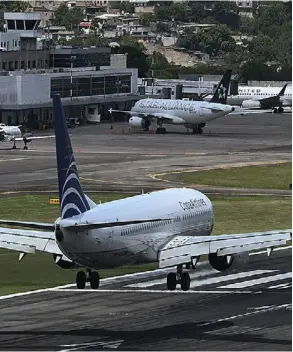  ?? AFP ?? Una aeronave de Copa aterrizó el viernes en el aeropuerto internacio­nal Palmerola, ubicado a 75 kilómetros de Tegucigalp­a.