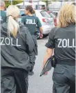  ?? FOTO: DPA ?? Zollbeamte führten eine Sonderprüf­ung durch.