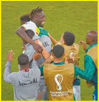  ?? ?? EN LA PELEA Senegal se prendió a la lucha por el pase a los octavos de final al acreditars­e sus tres primeros puntos.