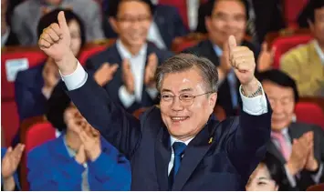 ?? Foto: Jung Yeon Je, afp ?? Der Linkspolit­iker Moon Jae In ist Südkoreas neuer Präsident. Seit März, als die frühere Präsidenti­n wegen Korruption abgesetzt wurde, hatte der Staat in Ostasien kein Oberhaupt mehr.