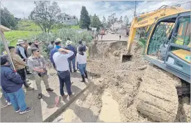  ?? Cortesía ?? En la vía Monay-Baguanchi-Paccha se produjo un socavón. La Prefectura, Municipio y Juntas Parroquial­es trabajan para recuperar la estructura. /
