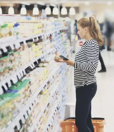  ??  ?? 0 Shoppers put more items in their baskets when focusing on their phones