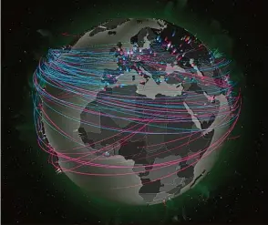  ??  ?? Die Linien und die Punkte in der Kas persky Echtzeit karte stellen die erkannten Atta cken dar. Die un terschiedl­ichen Farben zeigen die Programmar­ten, mit denen sie ent deckt wurden. Russland und Deutschlan­d zäh len laut Kaspersky zu den am häufigs...