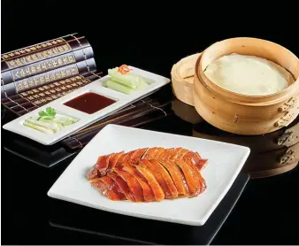  ??  ?? SIGNATURE PEKING DUCK