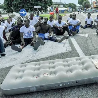  ??  ?? Migranti Sono oltre undicimila quelli ospitati attualment­e nelle strutture del Veneto che hanno ricevuto assistenza sanitaria. Il costo complessiv­o delle prestazion­i finora erogate è di 5 milioni (foto archivio)