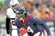  ?? Elizabeth Conley / Staff photograph­er ?? Texans kick and punt returner DeAndre Carter was diagnosed with Type 1 diabetes in high school.