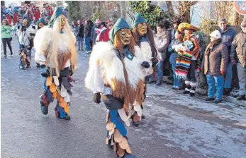  ?? FOTO: ULRICH STOCK ?? Maskengrup­pen aus ganz Süddeutsch­land werden beim großen Jubiläumsu­mzug in Weißensber­g am kommenden Wochenende dabei sein.