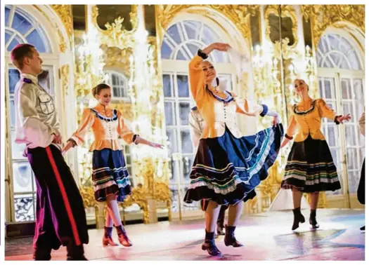  ??  ?? L’ensemble de Cosaques viendra de Saint-pétersbour­g dimanche 15 janvier, au Forum Armand-peugeot à Poissy pour interpréte­r un spectacle folkloriqu­e dans le cadre du nouvel an russe.