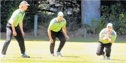  ?? Photos / Stuart Munro ?? Marist wicketkeep­er Mark Fraser grasps the catch as slip fielders Angus Dinwiddie and Chris Stewart look on during Red Star’s top order collapse at Victoria Park on Saturday.