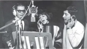  ?? ?? Casto Darío Martínez (izq.), junto con Alma María Vaesken y Johnny Torales hicieron conocer la música paraguaya al mundo con “Los Tres Sudamerica­nos”.