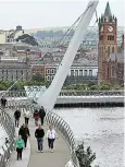  ??  ?? The EU-funded peace bridge unites the two communitie­s in Londonderr­y