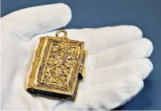  ?? ?? The girdle book is encased in solid gold covers and contains a portrait of Henry VIII