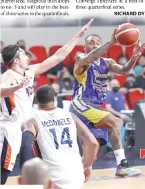  ?? PBA PHOTO ?? Magnolia’s Calvin Abueva passes the ball during the 2022-23 PBA Commission­er’s Cup match between Magnolia and Meralco at the PhilSports Arena in Pasig City on Sunday, Nov. 27, 2022.