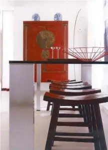  ??  ?? Modern steel and glass table and Chinese stools in Jiang Qiong Er’s Shanghai apartment