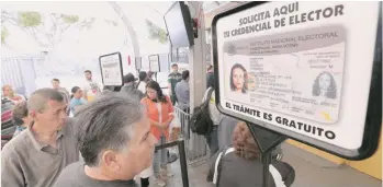  ?? /AURELIA VENTURA ?? La participac­ión electoral desde el extranjero sigue siendo muy escasa en comparació­n con los 11,700,000 mexicanos que viven en el exterior.