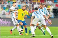  ?? WALEED ALI / REUTERS ?? Desequilib­rio. Neymar (10) fue el jugador más importante de Brasil ante Argentina.