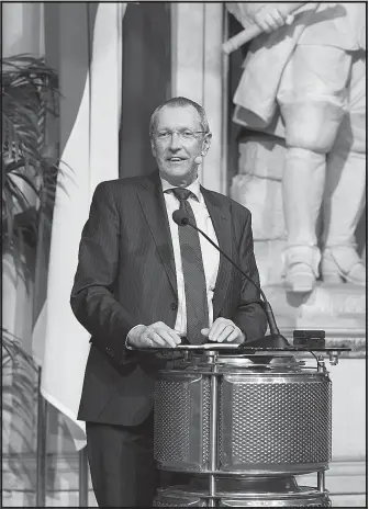  ?? [ Stanislav Jenis] ?? Konrad Paul Liessmann war 2016 selbst Preisträge­r des Watzlawick Ehrenringe­s.