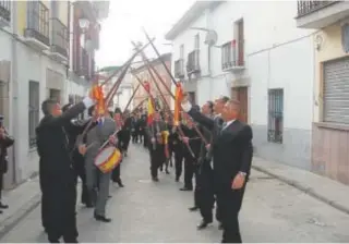  ?? // ABC ?? Desfile de los sargentos por las calles de Almorox