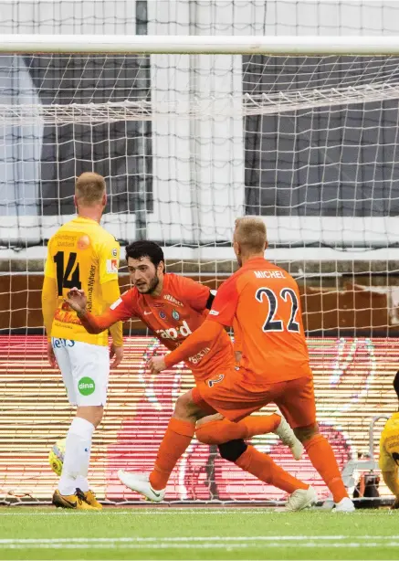  ??  ?? SÄNKTE FFF. Hbk-produkten Anel Raskaj, längst till vänster, gjorde matchens enda mål när hans AFC Eskilstuna bese-
